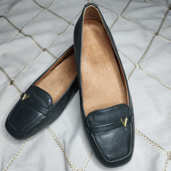 Vionic Hayes Scarab Green Loafers Size 6 Orthotic Support Comfort EUC - Picture 1 of 9